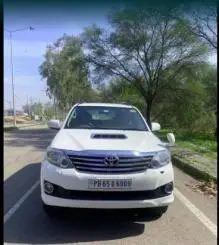 Toyota Fortuner 3.0 4X4 MT 2014