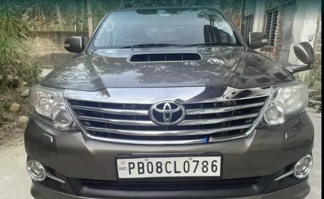 Toyota Fortuner 2.8 4x4 MT 2015