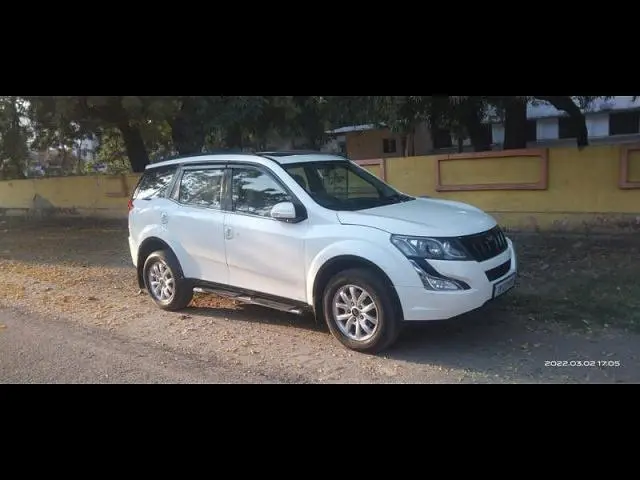 Mahindra XUV500 W10 2015
