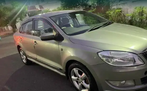 Skoda Rapid ELEGANCE 1.6 TDI MT 2012