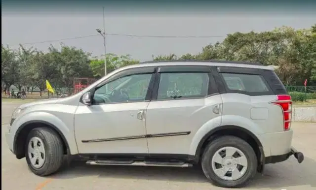 Mahindra XUV500 W6 4X2 2015