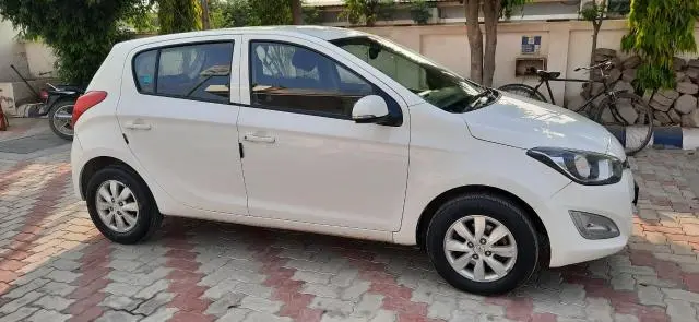 Hyundai i20 Sportz 1.4 CRDi 6 Speed BS-IV 2012