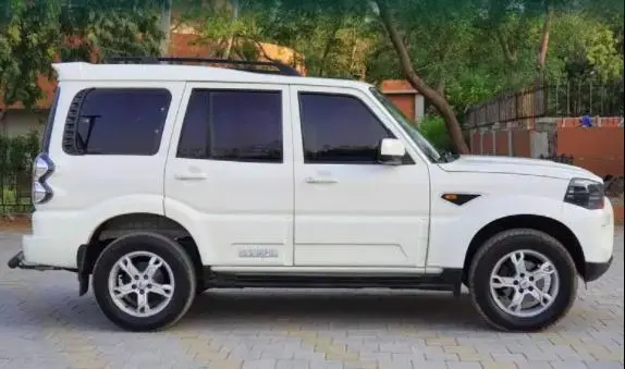 Mahindra Scorpio S6 Plus 2015