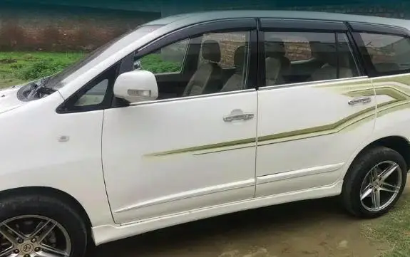Toyota Innova 2.5 GX 7 STR BS IV 2015