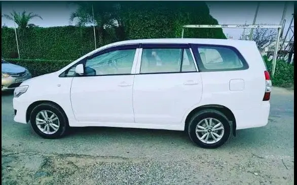 Toyota Innova 2.5 GX 7 STR BS III 2013