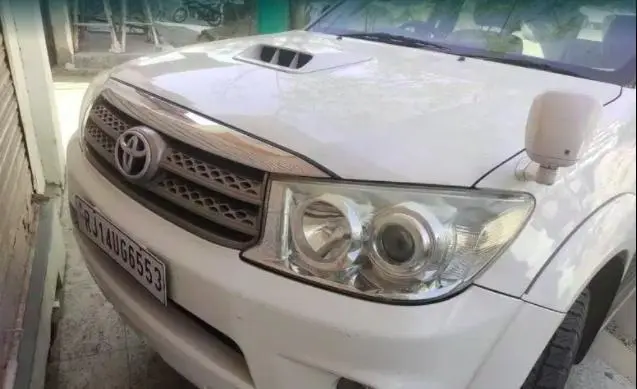 Toyota Fortuner 2.8 4x4 MT 2011