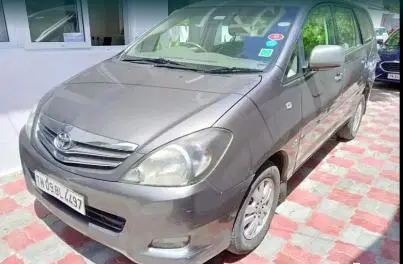 Toyota Innova 2.5 VX 7 STR BS IV 2011