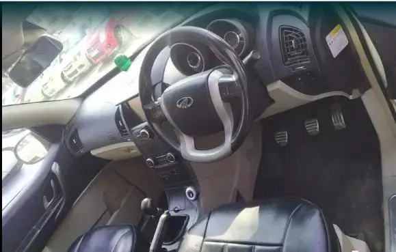 Mahindra XUV500 W10 AWD 2015