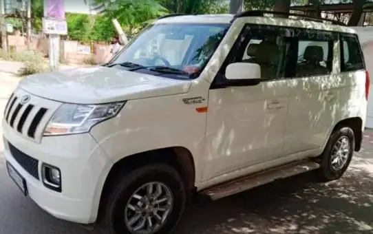 Mahindra TUV300 T8 2016