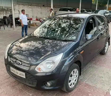 Ford Figo 1.2P TITANIUM MT 2013