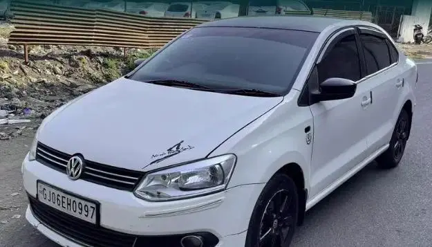 Volkswagen Vento 1.6L Highline 2011