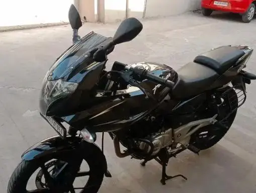 Bajaj Pulsar 220cc 2015