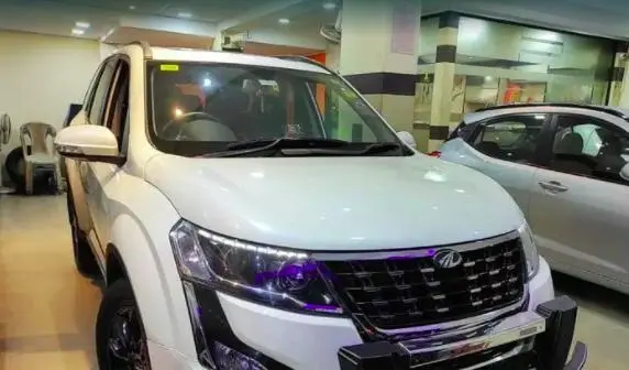 Mahindra XUV500 W11 (O) 2020