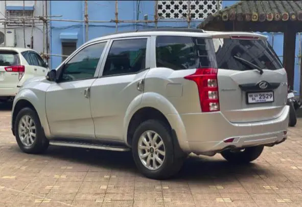 Mahindra XUV500 W4 2017