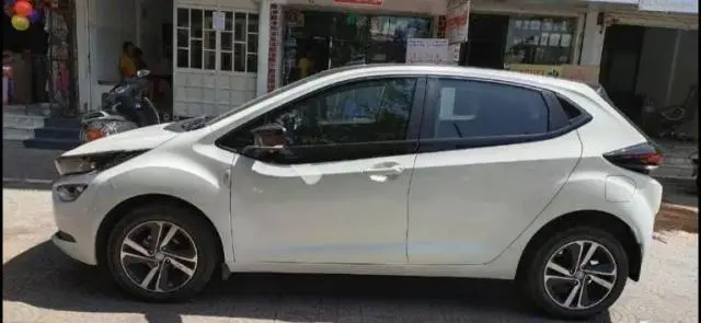 Tata Altroz XZ Petrol 2020