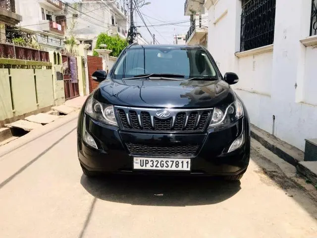 Mahindra XUV500 W10 2015