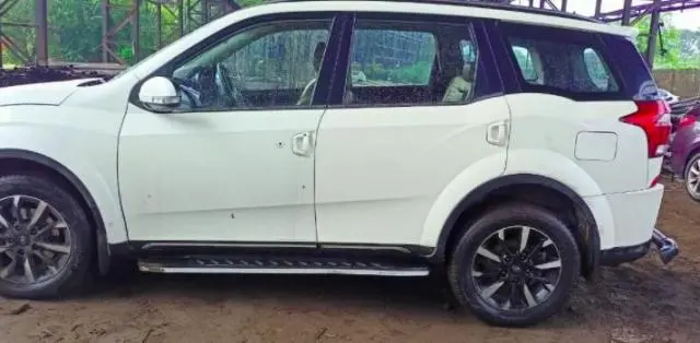 Mahindra XUV500 W11 (O) 2019