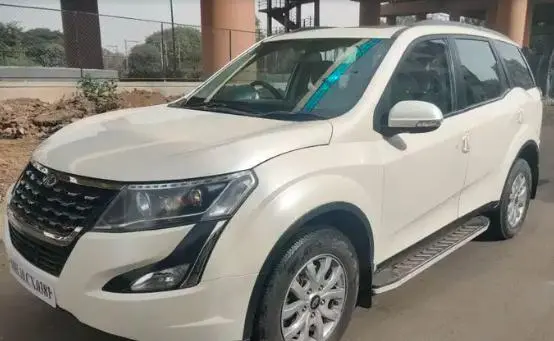 Mahindra XUV500 W10 2018