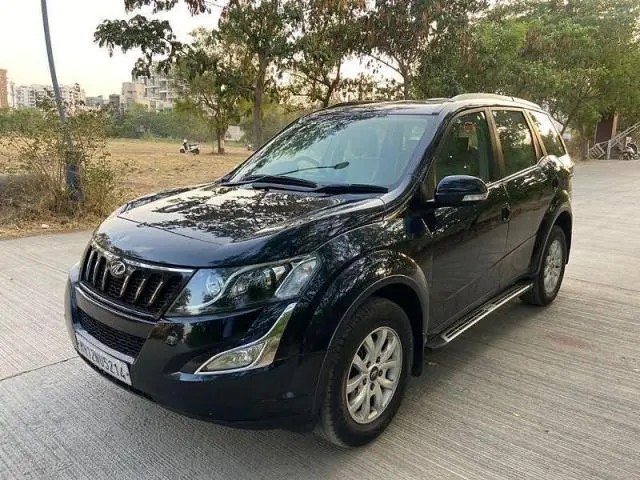 Mahindra XUV500 W10 2017
