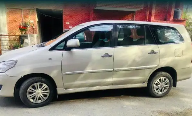Toyota Innova 2.5 GX 7 STR BS IV 2013