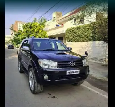 Toyota Fortuner 3.0 4x2 MT 2010