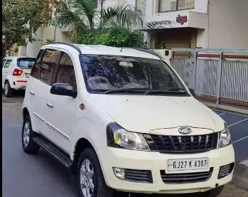 Mahindra Quanto C8 2013
