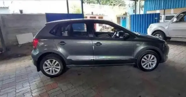 Volkswagen Polo Highline 1.2L (P) 2013