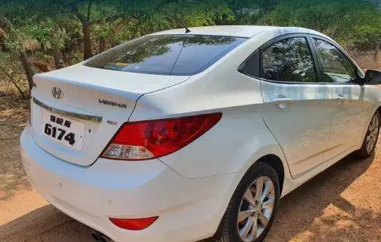 Hyundai Verna 1.6 CRDI SX 2012