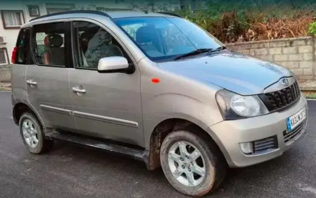 Mahindra Quanto C8 2013