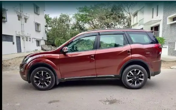 Mahindra XUV500 W11 AT 2018