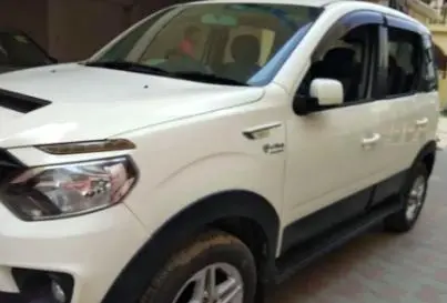 Mahindra NuvoSport N8 2017
