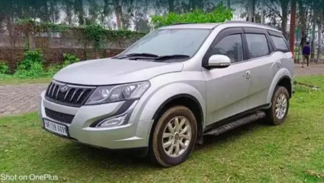 Mahindra XUV500 W10 2016