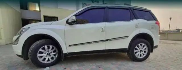 Mahindra XUV500 W10 AWD 2017