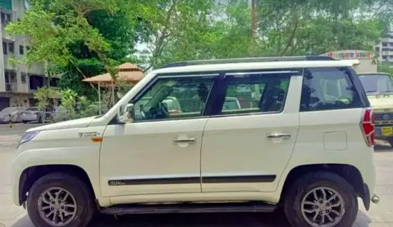 Mahindra TUV300 T10 2018