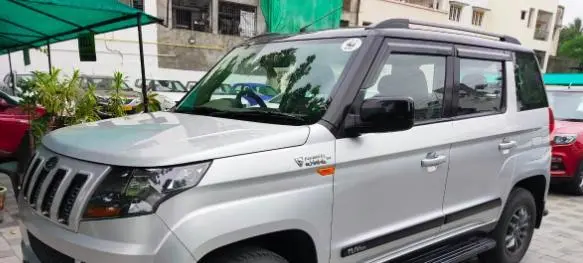 Mahindra TUV300 T10 2017