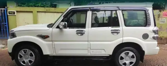 Mahindra Scorpio S6 Plus 2017