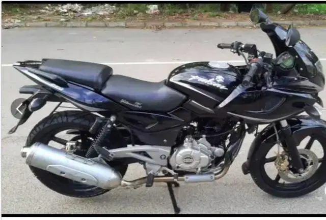 Bajaj Pulsar 220F 2015