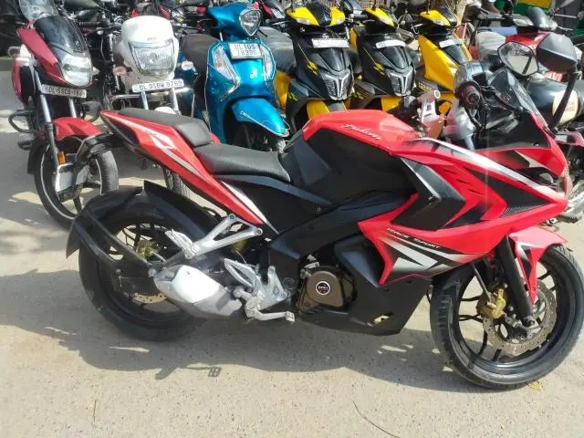 Bajaj Pulsar RS200 2015