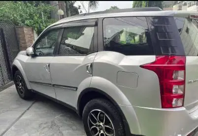 Mahindra XUV500 W6 AT 2016