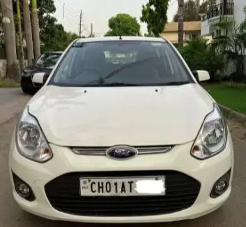Ford Figo 1.2P TITANIUM MT 2013