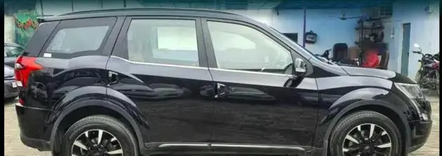 Mahindra XUV500 W11 2019