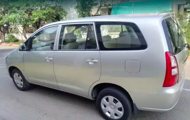 Toyota Innova 2.5 G 8 STR BS III 2008