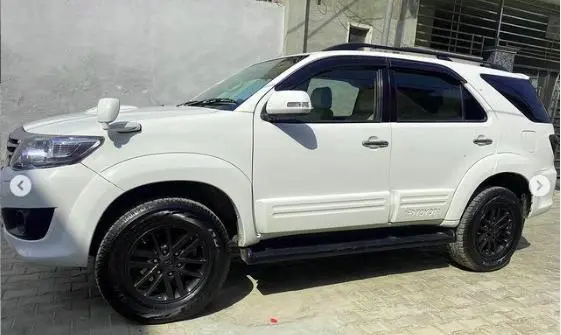 Toyota Fortuner 3.0 4X4 MT 2013