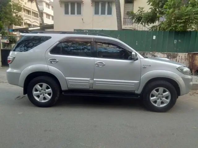 Toyota Fortuner 2.8 4x4 MT 2010