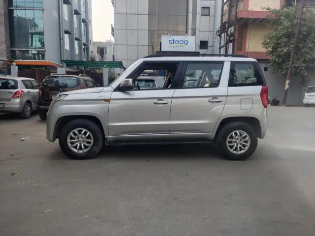 Mahindra TUV300 T8 2017