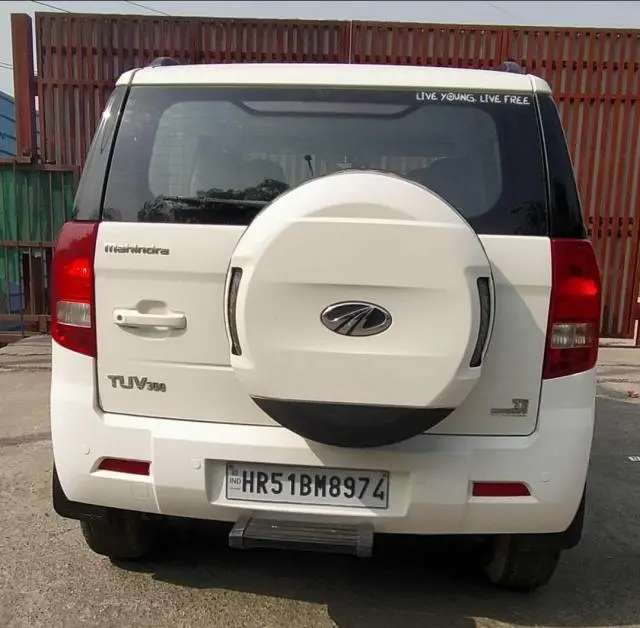 Mahindra TUV300 T8 AMT 2016