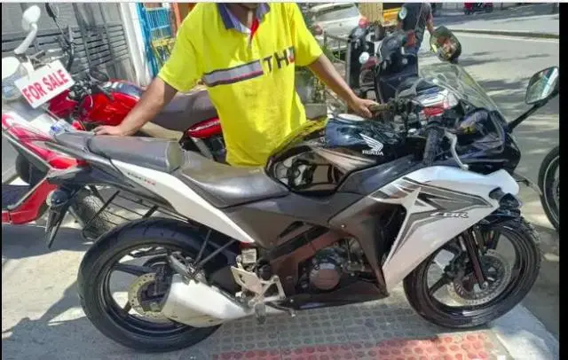 Honda CBR 150R 150cc 2015