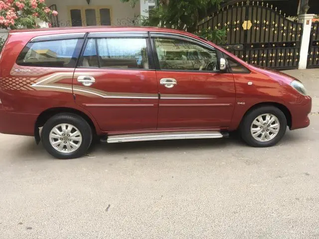 Toyota Innova 2.0 V 2010