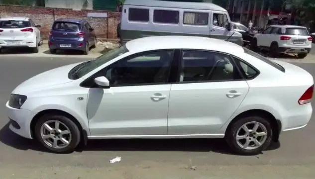 Volkswagen Vento 1.6L Highline 2013