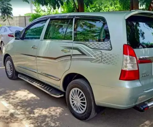 Toyota Innova 2.5 G 7 STR BS III 2006